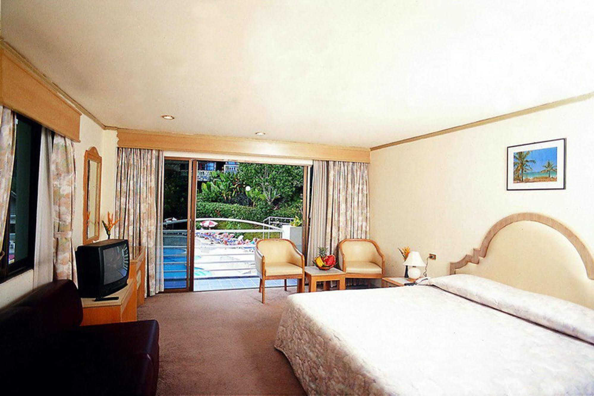 Royal Crown Hotel & Palm Spa Resort Patong Exterior photo