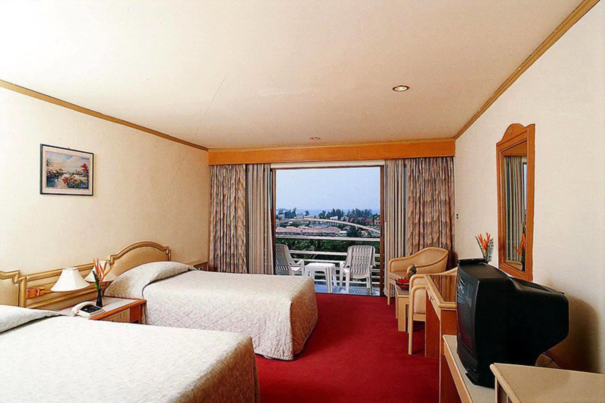 Royal Crown Hotel & Palm Spa Resort Patong Exterior photo
